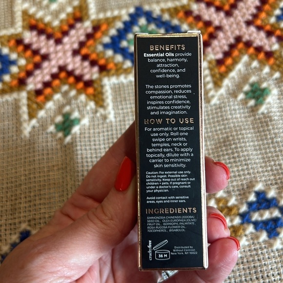 WITHOUT CONTRAST ROSE QUARTZ - ROSE ESSENTIAL OIL - Picture 4 of 4